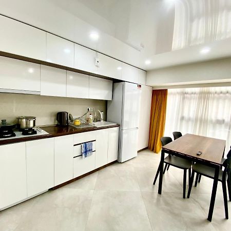 Gss - A Apartment Tbilisi ภายนอก รูปภาพ