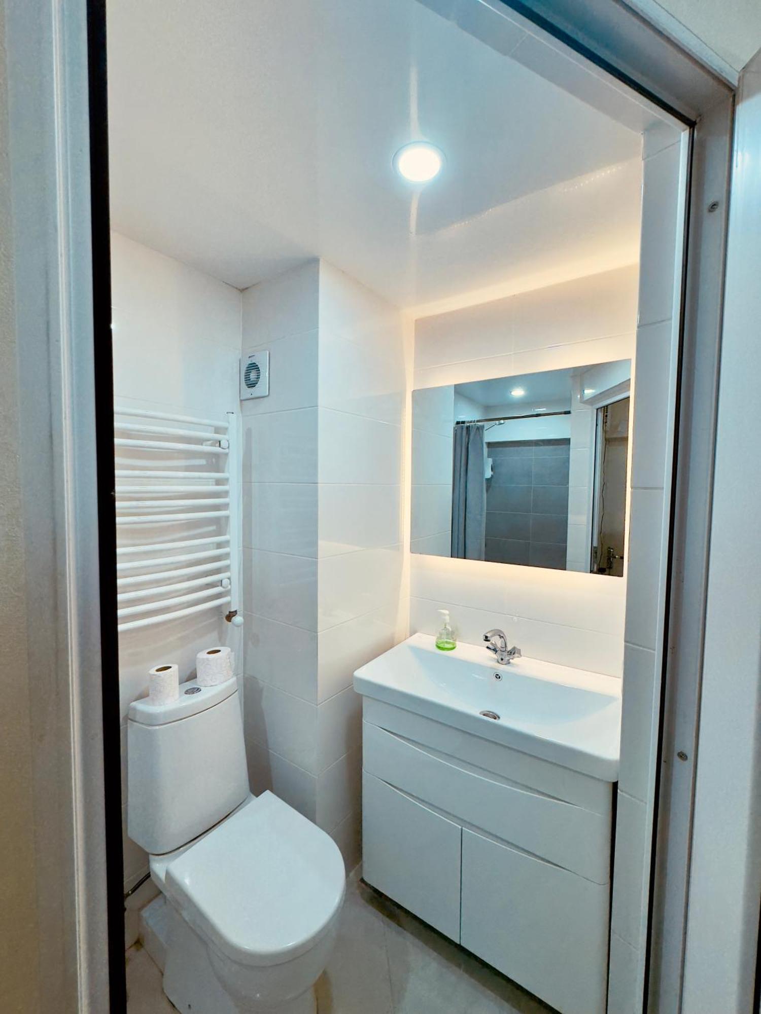 Gss - A Apartment Tbilisi ภายนอก รูปภาพ